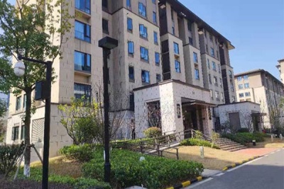 铝合金窗公司揭秘：玻璃幕墙和铝合金窗，2026年商业建筑到底该用哪个？